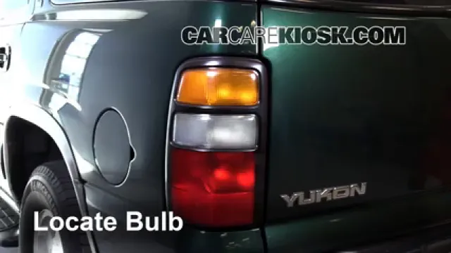 2004 GMC Yukon SLT 5.3L V8 Éclairage Feu clignotant arrière (remplacer l'ampoule)